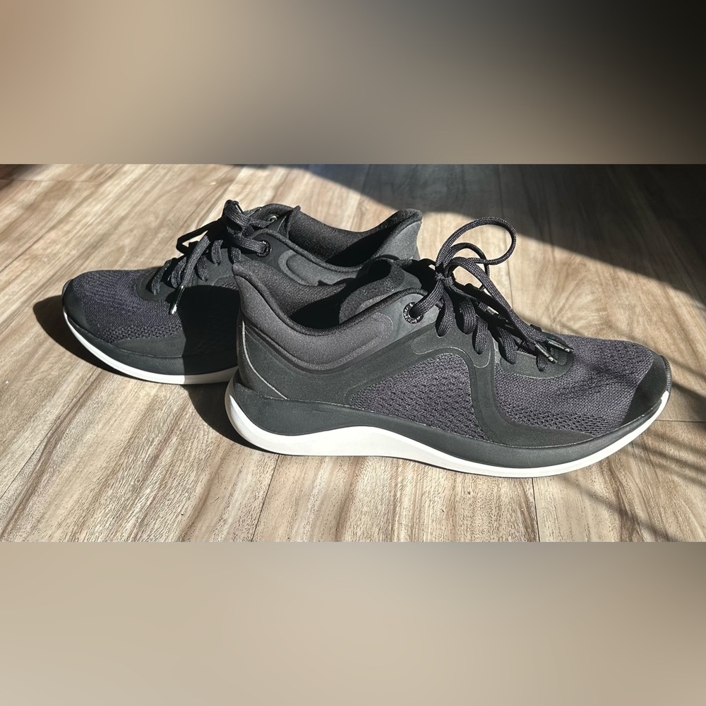 Lululemon Strongfeel Womens Training Shoe
Black - 8 - NWOT